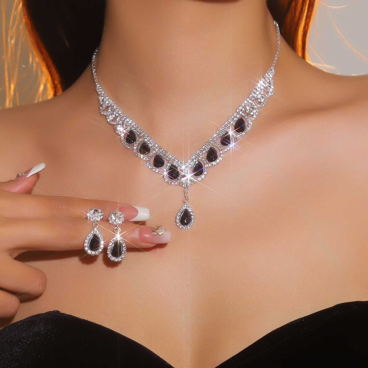 Al Ain Jewelry & Watches Exhibition 2025 - DINGKA Vintage Elmas Su Damlası Kolye