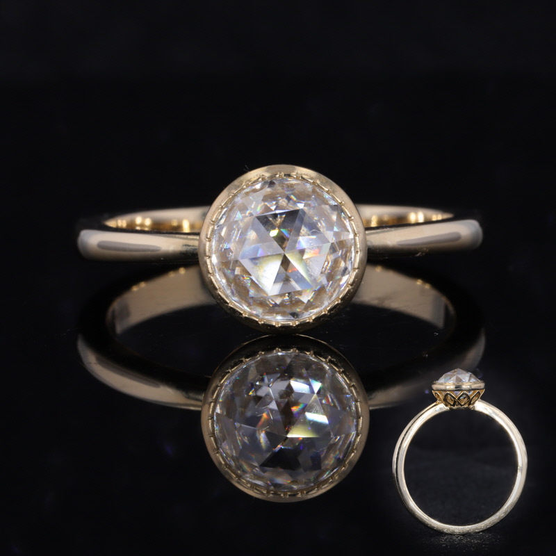 Moissanite Ring - 10 Ayar Sarı Altın Nişan Yüzüğü